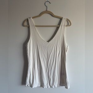 RW&CO White V-Neck Tank Top Soft Stretch Basic Size L